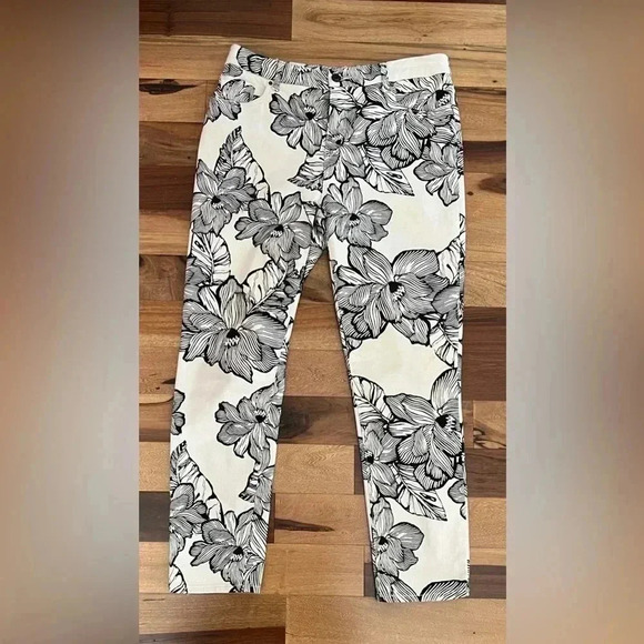 Chico’s | SO slimming girlfriend ankle pant. Size: 8/Chicos 1. - Picture 14 of 16